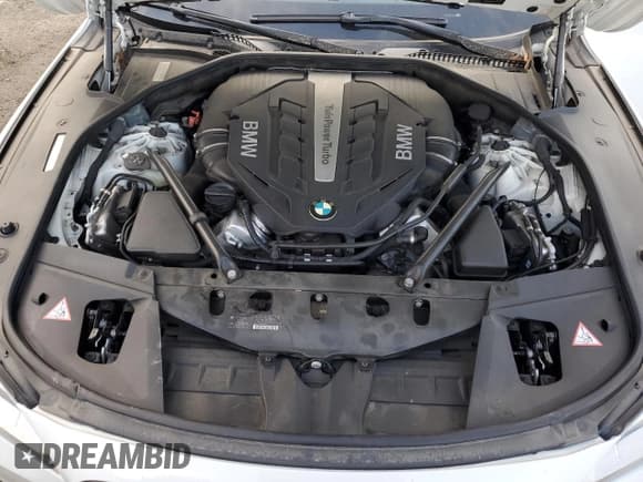 ✅ 2014 BMW 7 Series 750i • VIN: WBAYA8C53ED499850 • Lot: 43049625. Wystawiony na Copart z przebiegiem 85 780 mil. Bezpłatny archiwum sprzedaży aukcyjnych z USA i szczegółowy raport historii pojazdu na DreamBid. Zdjęcie 13.