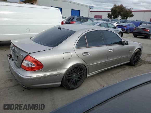 ✅ 2005 Mercedes-Benz E 55 AMG • VIN: WDBUF76J15A768563 • Lot: 46345505. Listed on Copart with 108,947 mi. Free auction sales archive from the USA and detailed vehicle history report at DreamBid. Image 4.