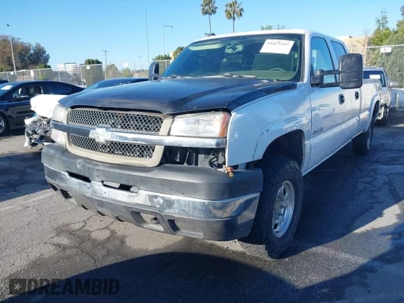 ✅ 2005 Chevrolet Silverado 2500HD LS • VIN: 1GCHK23265F915459 • Lot: 41829485. Wystawiony na IAAI z przebiegiem 109 464 mil. Bezpłatny archiwum sprzedaży aukcyjnych z USA i szczegółowy raport historii pojazdu na DreamBid. Zdjęcie 19.