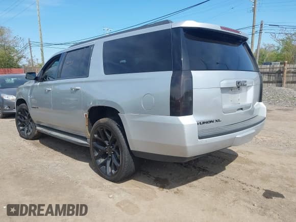 ✅ 2015 GMC Yukon XL SLT • VIN: 1GKS2HKC3FR193200 • Lot: 42242549. Wystawiony na IAAI z przebiegiem 204 284 mil. Bezpłatny archiwum sprzedaży aukcyjnych z USA i szczegółowy raport historii pojazdu na DreamBid. Zdjęcie 3.