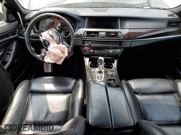 ✅ 2015 BMW 5 Series 535i xDrive • VIN: WBA5B3C54FD541026 • Lot: 59531755. Wystawiony na Copart z przebiegiem Nie podano. Bezpłatny archiwum sprzedaży aukcyjnych z USA i szczegółowy raport historii pojazdu na DreamBid. Zdjęcie 8.