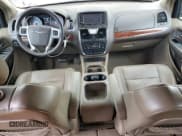 ✅ 2011 Chrysler Town & Country Limited • VIN: 2A4RR6DG2BR797989 • Лот: 71618065. Опубликован ранее на Copart с пробегом 127 670 миль. Бесплатный доступ к архиву аукционных продаж из США и подробный отчёт об истории автомобиля на DreamBid. Изображение 8.