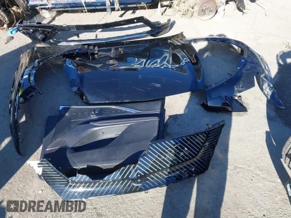 ✅ 2024 Cadillac LYRIQ Luxury • VIN: 1GYKPPRL6RZ135058 • Lot: 41679410. Listed on IAAI with 8,353 mi. Free auction sales archive from the USA and detailed vehicle history report at DreamBid. Image 12.