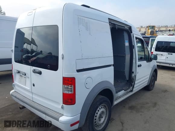 ✅ 2013 Ford Transit Connect XL • VIN: NM0LS7CN2DT131374 • Lot: 42637435. Wystawiony na IAAI z przebiegiem 185 212 mil. Bezpłatny archiwum sprzedaży aukcyjnych z USA i szczegółowy raport historii pojazdu na DreamBid. Zdjęcie 4.