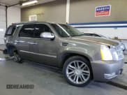 ✅ 2012 Cadillac Escalade Platinum Edition • VIN: 1GYS4DEF2CR121575 • Лот: 58170854. Опубликован ранее на Copart с пробегом 146 134 миль. Бесплатный доступ к архиву аукционных продаж из США и подробный отчёт об истории автомобиля на DreamBid. Изображение 4.