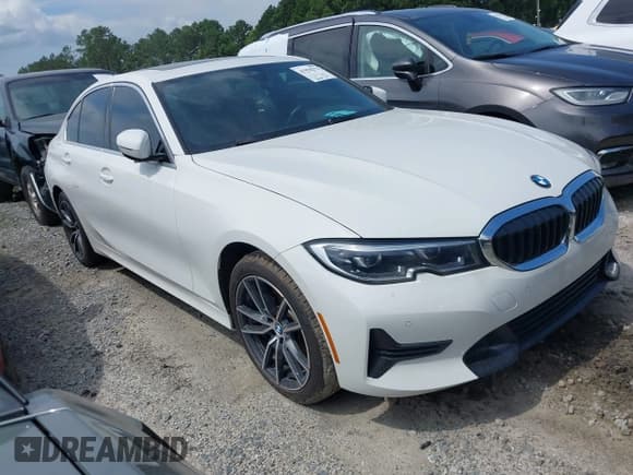 ✅ 2022 BMW 3 Series 330i • VIN: 3MW5R1J05N8C31082 • Lot: 42936272. Wystawiony na IAAI z przebiegiem 55 000 mil. Bezpłatny archiwum sprzedaży aukcyjnych z USA i szczegółowy raport historii pojazdu na DreamBid. Zdjęcie 1.