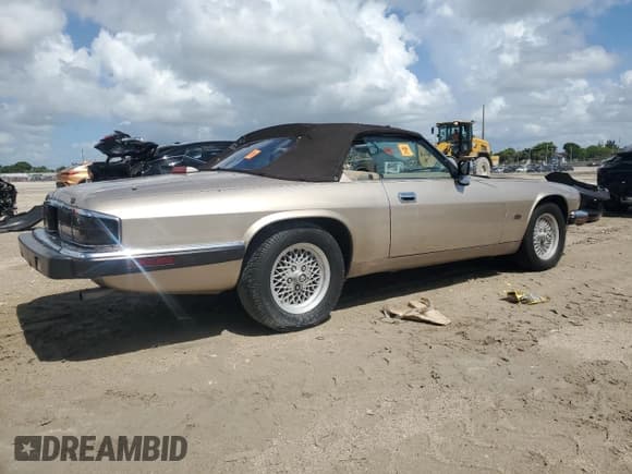 ✅ 1993 Jaguar XJS • VIN: SAJNW474XPC186032 • Lot: 59872195. Listed on Copart with 81,739 mi. Free auction sales archive from the USA and detailed vehicle history report at DreamBid. Image 3.