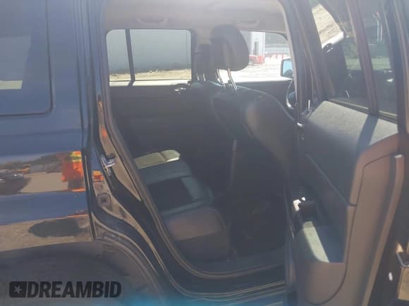 ✅ 2016 Jeep Patriot Sport • VIN: 1C4NJPBA5GD765208 • Lot: 43360145. Wystawiony na IAAI z przebiegiem 191 085 mil. Bezpłatny archiwum sprzedaży aukcyjnych z USA i szczegółowy raport historii pojazdu na DreamBid. Zdjęcie 8.