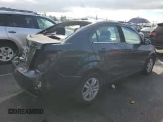 ✅ 2015 Chevrolet Sonic LT • VIN: 1G1JC5SG5F4162851 • Lot: 76708263. Wystawiony na Copart z przebiegiem 190 479 mil mil. Skorzystaj z bezpłatnego archiwum sprzedaży aukcyjnych z USA i zobacz szczegółowy raport historii pojazdu na DreamBid. Zdjęcie 3.