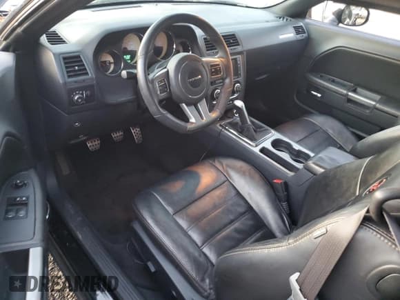 ✅ 2014 Dodge Challenger R/T Classic • VIN: 2C3CDYBT9EH293461 • Lot: 84539974. Wystawiony na Copart z przebiegiem Nie podano. Bezpłatny archiwum sprzedaży aukcyjnych z USA i szczegółowy raport historii pojazdu na DreamBid. Zdjęcie 8.