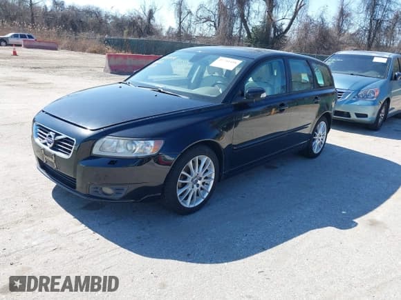✅ 2011 Volvo V50 • VIN: YV1672MW0B2612250 • Lot: 41781498. Listed on IAAI with 106 mi. Free auction sales archive from the USA and detailed vehicle history report at DreamBid. Image 19.