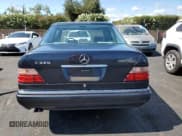 ✅ 1995 Mercedes-Benz E 320 • VIN: WDBEA32E2SC266939 • Лот: 72080685. Опубликован ранее на Copart с пробегом 140 754 миль. Бесплатный доступ к архиву аукционных продаж из США и подробный отчёт об истории автомобиля на DreamBid. Изображение 6.
