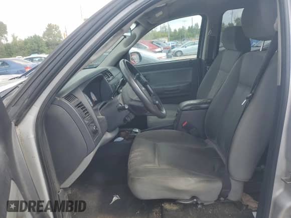 2010 Dodge Dakota Bighorn/Lonestar z VIN 1D7CW3GK0AS175803, wystawiony jako Copart lot #73672824 z przebiegiem Nie podano mil oraz Szkoda całkowita • Salvage title. Historia ofert i sprzedaży dostępna na DreamBid. Obrazek 7.