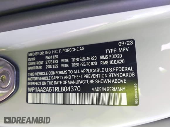 ✅ 2024 Porsche Macan • VIN: WP1AA2A51RLB04370 • Lot: 42471618. Listed on IAAI with 17,519 mi. Free auction sales archive from the USA and detailed vehicle history report at DreamBid. Image 9.