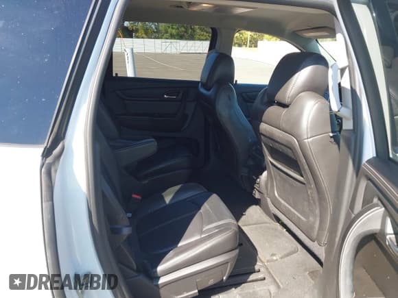 ✅ 2017 Chevrolet Traverse LT • VIN: 1GNKVHKD2HJ215482 • Lot: 43428142. Wystawiony na IAAI z przebiegiem 197 327 mil. Bezpłatny archiwum sprzedaży aukcyjnych z USA i szczegółowy raport historii pojazdu na DreamBid. Zdjęcie 8.