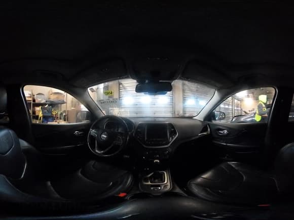 ✅ 2014 Jeep Cherokee Limited • VIN: 1C4PJMDS4EW191523 • Лот: 43831788. Опубликован ранее на IAAI с пробегом 192 215 миль. Бесплатный доступ к архиву аукционных продаж из США и подробный отчёт об истории автомобиля на DreamBid. Изображение 22.