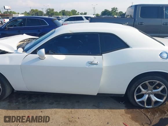 ✅ 2016 Dodge Challenger SXT Plus • VIN: 2C3CDZAG0GH326263 • Lot: 42862492. Wystawiony na IAAI z przebiegiem 151 505 mil. Bezpłatny archiwum sprzedaży aukcyjnych z USA i szczegółowy raport historii pojazdu na DreamBid. Zdjęcie 13.