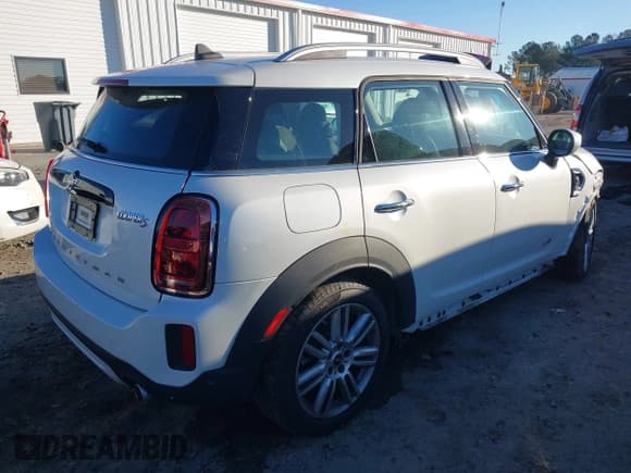 ✅ 2024 MINI Countryman Cooper S • VIN: WMZ83BR06R3S03981 • Lot: 41306472. Listed on IAAI with 11,387 mi. Free auction sales archive from the USA and detailed vehicle history report at DreamBid. Image 4.