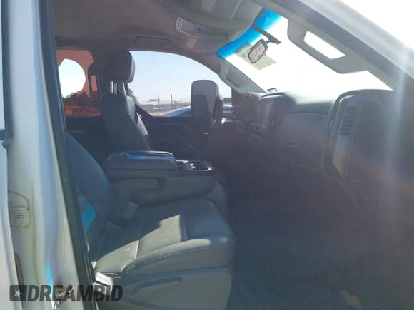 ✅ 2017 Chevrolet Silverado 2500HD Work Truck • VIN: 1GC1KUEG5HF217368 • Lot: 43271780. Wystawiony na IAAI z przebiegiem 282 397 mil. Bezpłatny archiwum sprzedaży aukcyjnych z USA i szczegółowy raport historii pojazdu na DreamBid. Zdjęcie 5.