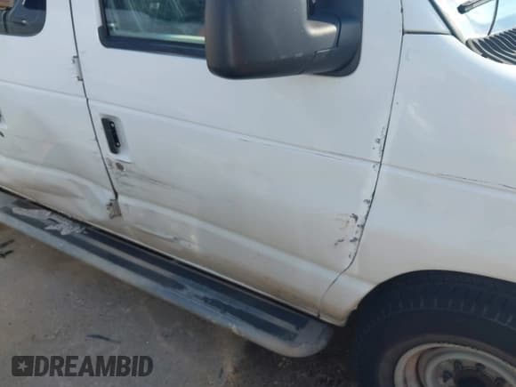 ✅ 2011 Ford Econoline Cargo Commercial • VIN: 1FTNE2EW9BDB24182 • Lot: 43510267. Wystawiony na IAAI z przebiegiem 202 227 mil. Bezpłatny archiwum sprzedaży aukcyjnych z USA i szczegółowy raport historii pojazdu na DreamBid. Zdjęcie 16.