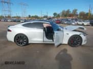 ✅ 2018 Tesla Model S 75D • VIN: 5YJSA1E47JF262219 • Lot: 43557595. Wystawiony na IAAI z przebiegiem 54 095 mil. Bezpłatny archiwum sprzedaży aukcyjnych z USA i szczegółowy raport historii pojazdu na DreamBid. Zdjęcie 14.