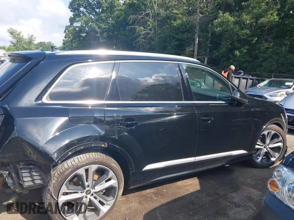 ✅ 2021 Audi Q7 Prestige • VIN: WA1VXAF71MD030399 • Lot: 42722900. Wystawiony na IAAI z przebiegiem 87 184 mil. Bezpłatny archiwum sprzedaży aukcyjnych z USA i szczegółowy raport historii pojazdu na DreamBid. Zdjęcie 13.