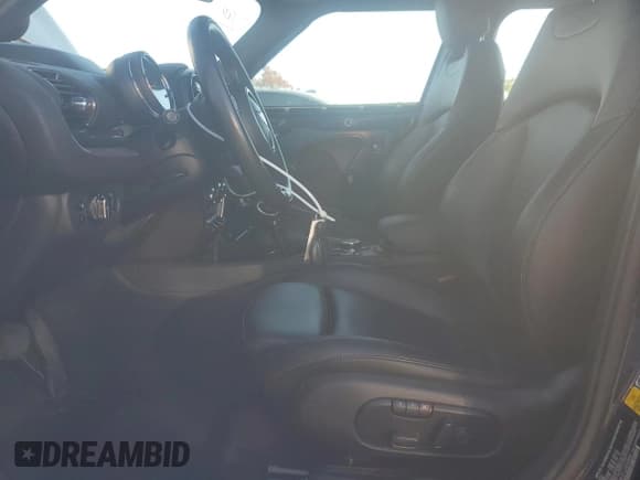 ✅ 2018 MINI Clubman Cooper S • VIN: WMWLN9C51J2E50594 • Lot: 87117155. Wystawiony na Copart z przebiegiem 100 123 mil. Bezpłatny archiwum sprzedaży aukcyjnych z USA i szczegółowy raport historii pojazdu na DreamBid. Zdjęcie 7.