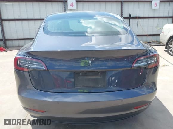 ✅ 2022 Tesla Model 3 • VIN: 5YJ3E1EA0NF206479 • Lot: 43176382. Wystawiony na IAAI z przebiegiem 56 793 mil. Bezpłatny archiwum sprzedaży aukcyjnych z USA i szczegółowy raport historii pojazdu na DreamBid. Zdjęcie 19.
