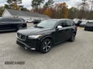 ✅ 2019 Volvo XC90 R-Design • VIN: YV4A22PM6K1439474 • Lot: 91935635. Wystawiony na Copart z przebiegiem 177 399 mil. Bezpłatny archiwum sprzedaży aukcyjnych z USA i szczegółowy raport historii pojazdu na DreamBid. Zdjęcie 2.