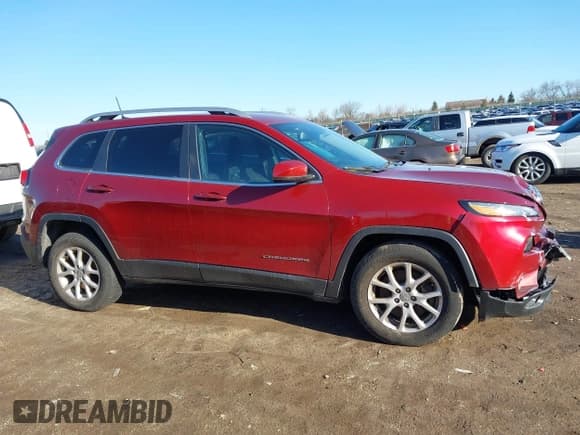 ✅ 2016 Jeep Cherokee Latitude • VIN: 1C4PJMCS2GW331492 • Lot: 41747216. Wystawiony na IAAI z przebiegiem 131 262 mil. Bezpłatny archiwum sprzedaży aukcyjnych z USA i szczegółowy raport historii pojazdu na DreamBid. Zdjęcie 13.