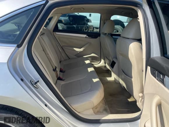 ✅ 2013 Volkswagen Passat SE • VIN: 1VWBN7A33DC052266 • Lot: 87410335. Listed on Copart with 174,634 mi. Free auction sales archive from the USA and detailed vehicle history report at DreamBid. Image 6.