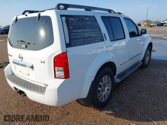 ✅ 2010 Nissan Pathfinder SE • VIN: 5N1AR1NN3AC626397 • Lot: 43758943. Wystawiony na IAAI z przebiegiem 115 380 mil. Bezpłatny archiwum sprzedaży aukcyjnych z USA i szczegółowy raport historii pojazdu na DreamBid. Zdjęcie 4.