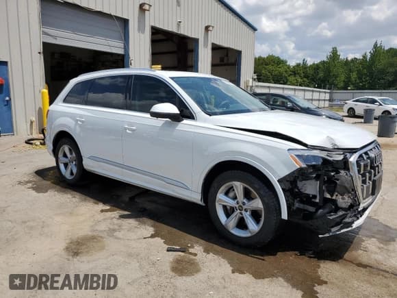 ✅ 2025 Audi Q7 Premium • VIN: WA1ACBF70SD017785 • Lot: 68004095. Wystawiony na Copart z przebiegiem 1 143 mil. Bezpłatny archiwum sprzedaży aukcyjnych z USA i szczegółowy raport historii pojazdu na DreamBid. Zdjęcie 4.