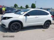 ✅ 2021 Honda HR-V Sport • VIN: 3CZRU5H15MM722387 • Lot: 42448946. Wystawiony na IAAI z przebiegiem 36 578 mil. Bezpłatny archiwum sprzedaży aukcyjnych z USA i szczegółowy raport historii pojazdu na DreamBid. Zdjęcie 14.