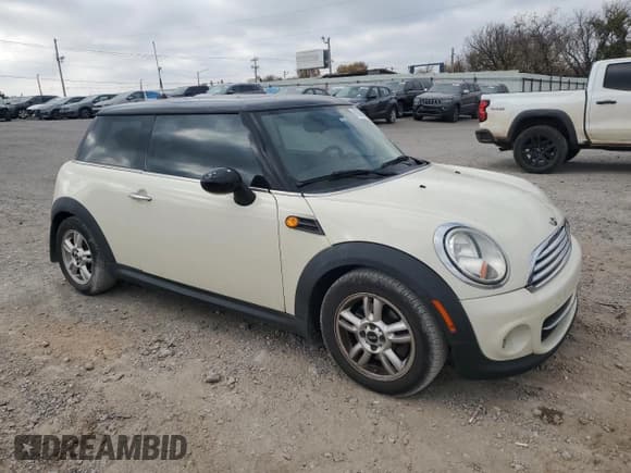 ✅ 2013 MINI Hardtop • VIN: WMWSU3C54DT685949 • Lot: 91926005. Wystawiony na Copart z przebiegiem 140 236 mil. Bezpłatny archiwum sprzedaży aukcyjnych z USA i szczegółowy raport historii pojazdu na DreamBid. Zdjęcie 4.