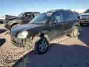 2008 Hyundai Tucson SE z VIN KM8JN12D58U799513, wystawiony jako Copart lot #79241864 z przebiegiem 172 077 mil mil oraz Szkoda całkowita • Salvage title. Historia ofert i sprzedaży dostępna na DreamBid. Obrazek 1.