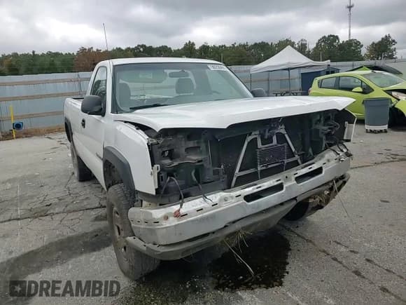✅ 2004 Chevrolet Silverado 2500HD Work Truck • VIN: 1GCHC24U64E355427 • Лот: 90250495. Опубликован ранее на Copart с пробегом 331 664 миль. Бесплатный доступ к архиву аукционных продаж из США и подробный отчёт об истории автомобиля на DreamBid. Изображение 14.