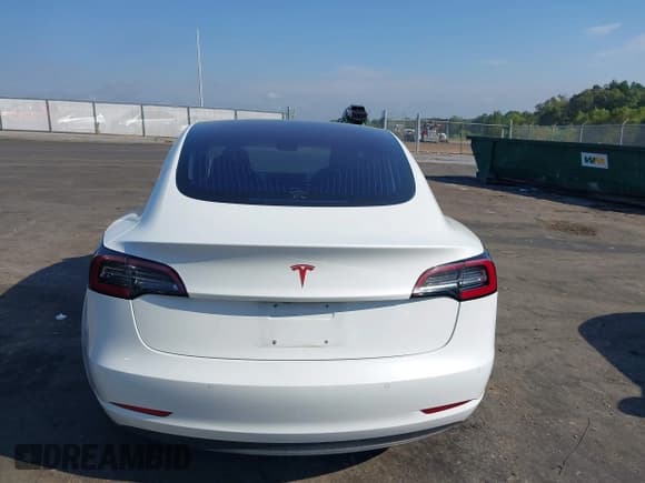 ✅ 2018 Tesla Model 3 Long Range Battery • VIN: 5YJ3E1EAXJF025089 • Lot: 43276582. Wystawiony na IAAI z przebiegiem Nie podano. Bezpłatny archiwum sprzedaży aukcyjnych z USA i szczegółowy raport historii pojazdu na DreamBid. Zdjęcie 17.
