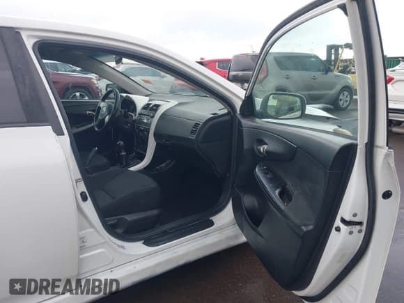 ✅ 2010 Toyota Corolla • VIN: 1NXBU4EE1AZ240642 • Лот: 43714665. Опубликован ранее на IAAI с пробегом 127 321 миль. Бесплатный доступ к архиву аукционных продаж из США и подробный отчёт об истории автомобиля на DreamBid. Изображение 5.