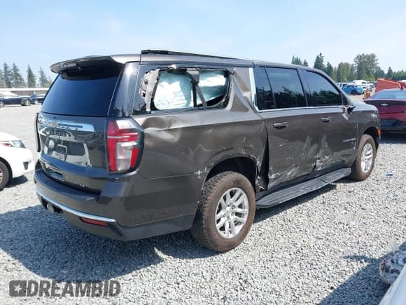 ✅ 2021 Chevrolet Suburban LT • VIN: 1GNSKCKD0MR254109 • Lot: 42569011. Wystawiony na IAAI z przebiegiem 82 465 mil. Bezpłatny archiwum sprzedaży aukcyjnych z USA i szczegółowy raport historii pojazdu na DreamBid. Zdjęcie 4.