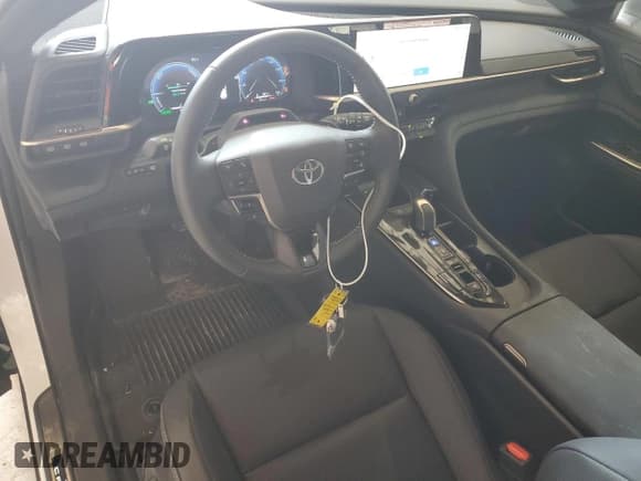 ✅ 2025 Toyota Crown XLE • VIN: JTDACAAJ0S3017083 • Lot: 80668275. Wystawiony na Copart z przebiegiem 2 660 mil. Bezpłatny archiwum sprzedaży aukcyjnych z USA i szczegółowy raport historii pojazdu na DreamBid. Zdjęcie 8.