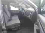 2024 Ram 1500 SLT z VIN 1C6RR6GG2RS135931, wystawiony jako IAAI lot #42509523 z przebiegiem 27 074 mil mil oraz . Historia ofert i sprzedaży dostępna na DreamBid. Obrazek 5.