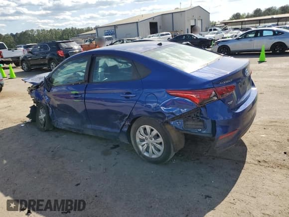 ✅ 2022 Hyundai Accent SE • VIN: 3KPC24A6XNE168048 • Lot: 52701345. Wystawiony na Copart z przebiegiem 54 614 mil. Bezpłatny archiwum sprzedaży aukcyjnych z USA i szczegółowy raport historii pojazdu na DreamBid. Zdjęcie 2.