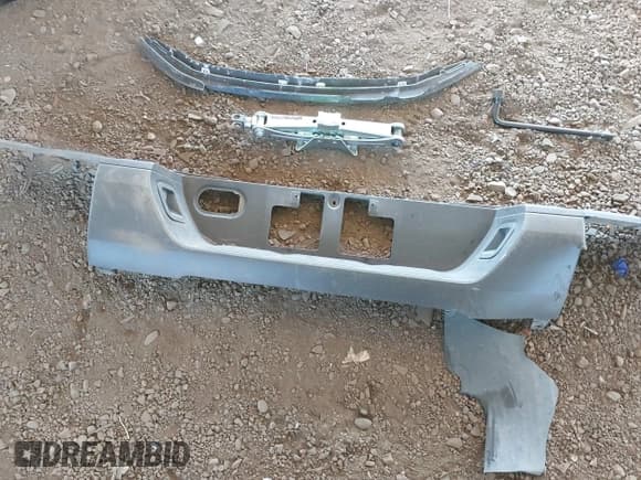 ✅ 2007 Chevrolet Silverado 1500 1LT • VIN: 2GCEK13M271506108 • Lot: 43561647. Listed on IAAI with 206,819 mi. Free auction sales archive from the USA and detailed vehicle history report at DreamBid. Image 12.