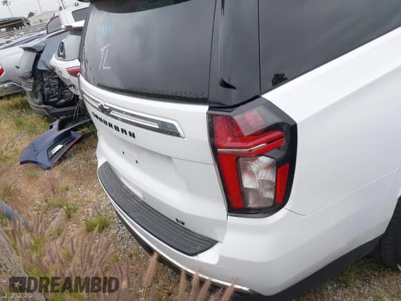 ✅ 2022 Chevrolet Suburban LT • VIN: 1GNSKCKD2NR174442 • Lot: 41902034. Listed on IAAI with 41,120 mi. Free auction sales archive from the USA and detailed vehicle history report at DreamBid. Image 17.