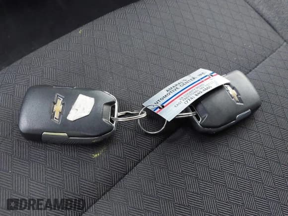 ✅ 2019 Chevrolet Silverado 1500 RST • VIN: 1GCRYEED5KZ239308 • Lot: 41024575. Wystawiony na IAAI z przebiegiem 50 618 mil. Bezpłatny archiwum sprzedaży aukcyjnych z USA i szczegółowy raport historii pojazdu na DreamBid. Zdjęcie 11.