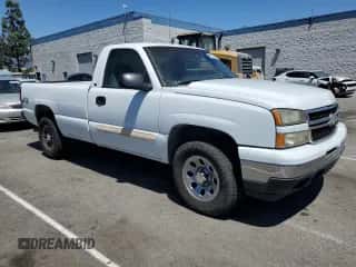 ✅ 2006 Chevrolet Silverado 1500 Work Truck • VIN: 3GCEK14Z16G198106 • Lot: 68331134. Wystawiony na Copart z przebiegiem 197 064 mil mil. Skorzystaj z bezpłatnego archiwum sprzedaży aukcyjnych z USA i zobacz szczegółowy raport historii pojazdu na DreamBid. Zdjęcie 4.