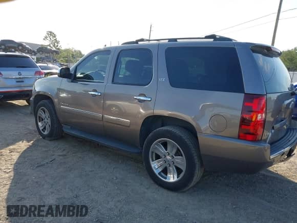 2011 Chevrolet Tahoe LTZ с VIN 1GNSKCE02BR397679, выставлен на аукционе IAAI как лот 42020606 с пробегом 188 056 миль миль и . История ставок и продаж доступна на DreamBid. Изображение 3.