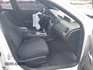 ✅ 2016 Dodge Charger SXT • VIN: 2C3CDXHG6GH215291 • Lot: 43443429. Wystawiony na IAAI z przebiegiem 118 071 mil. Bezpłatny archiwum sprzedaży aukcyjnych z USA i szczegółowy raport historii pojazdu na DreamBid. Zdjęcie 5.