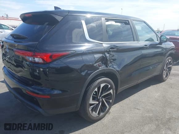 ✅ 2022 Mitsubishi Outlander ES • VIN: JA4J3TA88NZ072207 • Лот: 43034706. Опубликован ранее на IAAI с пробегом 41 957 миль. Бесплатный доступ к архиву аукционных продаж из США и подробный отчёт об истории автомобиля на DreamBid. Изображение 4.